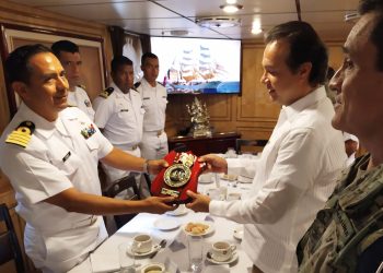 BUQUE CUAUHTÉMOC SE DESPIDE DE COZUMEL