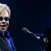 ELTON JOHN SUFRE APARATOSO ACCIDENTE; APLAZA CONCIERTOS