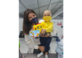 COMPARTE CEO DE V&V MEDICAL, VANESSA VARGAS FLORES CON NIÑOS DEL HOSPITAL ONCOLÓGICO DE CHETUMAL