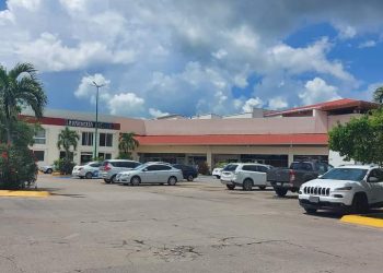 ALERTAN POR ROBOS EXPRÉS A COCHES EN PLAZA LAS AMÉRICAS DE PLAYA DEL CARMEN