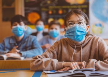 NO HAY ESCUELAS CERRADAS POR CASOS DE NIÑOS DETECTADOS CON COVID-19