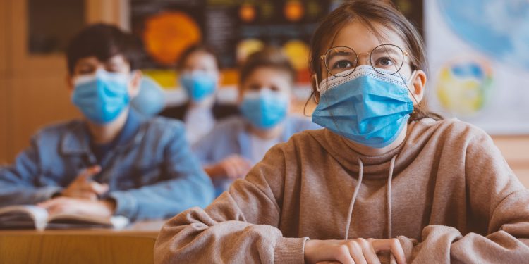 NO HAY ESCUELAS CERRADAS POR CASOS DE NIÑOS DETECTADOS CON COVID-19