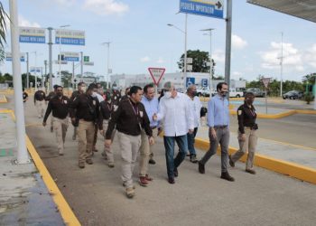 RECONOCE KENNETH SALAZAR LABOR QUE REALIZAN AGENTES FEDERALES DE MIGRACIÓN PARA ATENDER EL FLUJO MIGRATORIO EN EL SURESTE MEXICANO