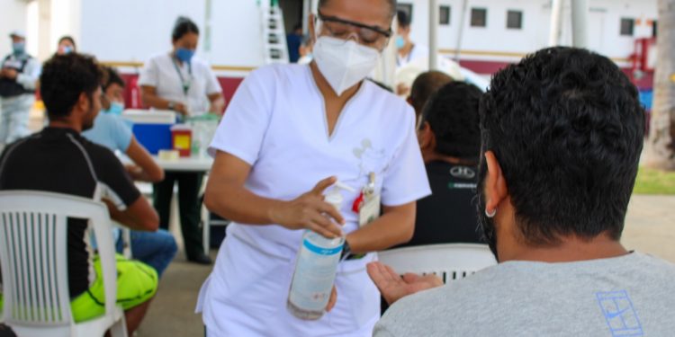 INICIAN INM E IMSS CHIAPAS VACUNACIÓN A PERSONAS MIGRANTES ALOJADAS EN ESTACIÓN MIGRATORIA SIGLO XXI