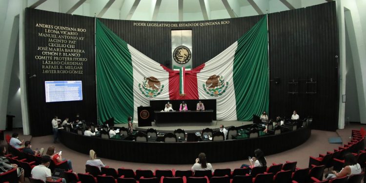 RECHAZO POPULAR FRENA INICIATIVA DE DIPUTADOS PARA REELEGIRSE