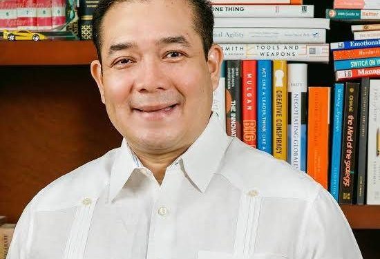 ASALTAN AL EX RECTOR DE LA UQROO ÁNGEL RIVERO EN SU CASA, LO AMARRAN Y SE LLEVAN SUS RELOJES