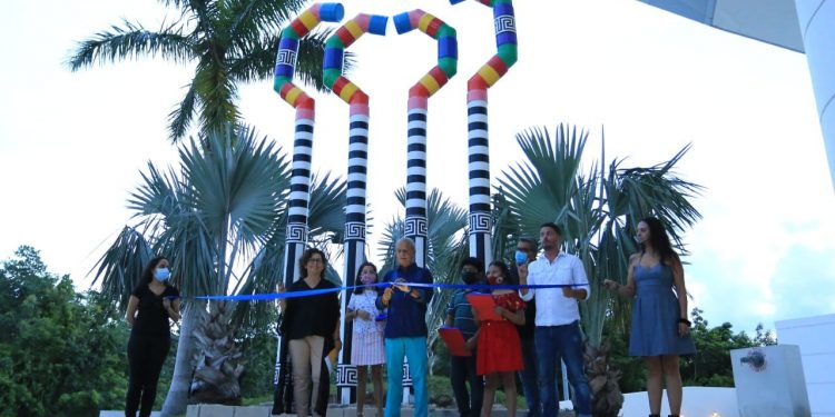 SE ENGALANA TEATRO DE LA CIUDAD CON NUEVA ESCULTURA