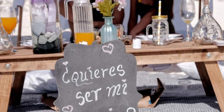 INSPECTORES CASI ARRUINAN LA CITA PERFECTA DE PAREJA DE ENAMORADOS