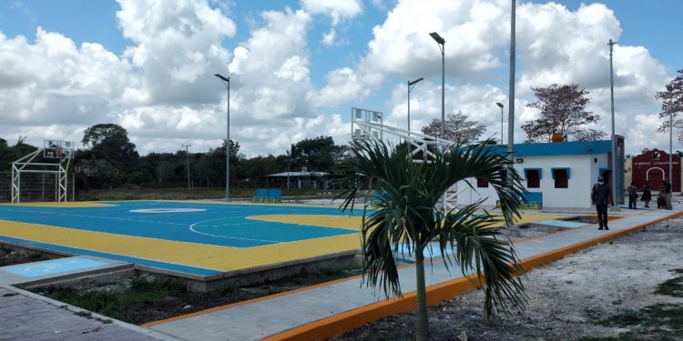 HABITANTES DE LA LOCALIDAD DE LA CEIBA YA CUENTAN CON CANCHA Y MÓDULO COMUNITARIO: SEOP