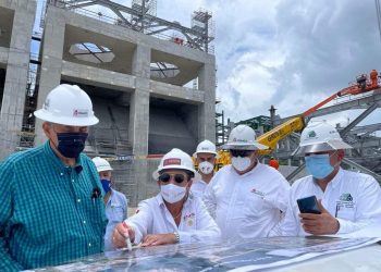 SUPERVISAN AVANCE DE OBRA EN DOS BOCAS