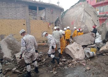 GUARDIA NACIONAL AYUDA A DESALOJAR A FAMILIAS ANTE EL RIESGO DE NUEVOS DESLAVES EN EL CERRO DEL CHIQUIHUITE