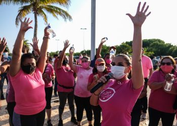DIF MUNICIPAL LLEVA A CABO RODADA ROSA PARA PROMOVER LA DETECCIÓN OPORTUNA DEL CÁNCER DE MAMA