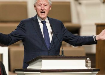 BILL CLINTON ES HOSPITALIZADO POR UNA INFECCIÓN