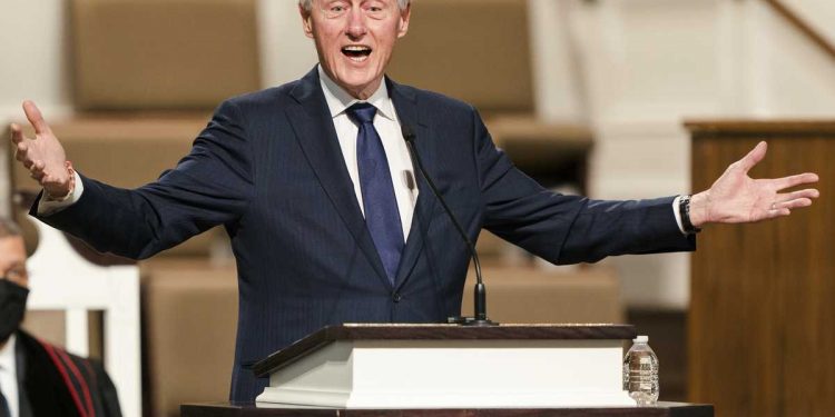 BILL CLINTON ES HOSPITALIZADO POR UNA INFECCIÓN