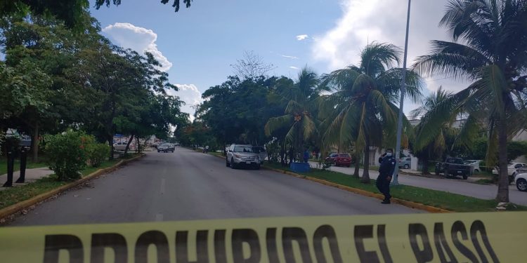 EJECUTAN A CONDUCTOR EN SEMÁFORO DE LA AVENIDA LA LUNA
