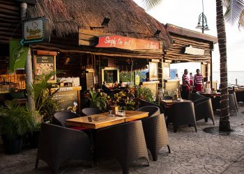 RESTAURANTES DE CANCÚN PIDEN OPERAR DESPUÉS DE LA 1 DE LA MAÑANA, TRAS CAMBIO DE SEMÁFORO EPIDEMIOLÓGICO