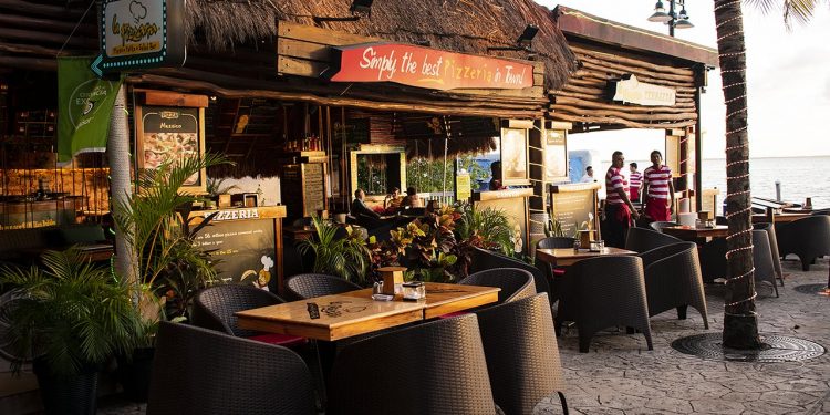 RESTAURANTES DE CANCÚN PIDEN OPERAR DESPUÉS DE LA 1 DE LA MAÑANA, TRAS CAMBIO DE SEMÁFORO EPIDEMIOLÓGICO