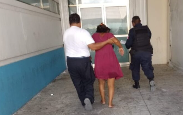 POLICÍAS AUXILIAN A MUJER EN LABOR DE PARTO PARA LLEGAR A TIEMPO AL HOSPITAL GENERAL DE CANCÚN