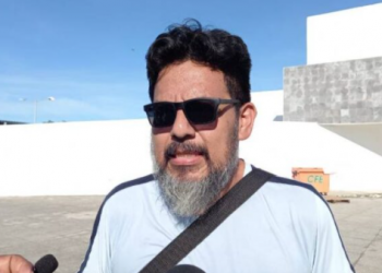 VECINOS DE IN HOUSE SE MANIFIESTAN EN LA CFE POR EL CORTE DE ELECTRICIDAD