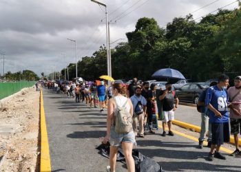 DETECTAN A PERSONAS QUE BUSCAN VACUNARSE POR TERCERA VEZ EN MÓDULOS DE CANCÚN