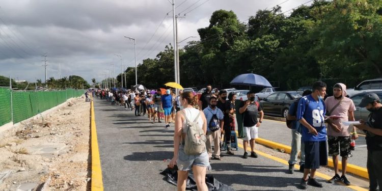 DETECTAN A PERSONAS QUE BUSCAN VACUNARSE POR TERCERA VEZ EN MÓDULOS DE CANCÚN