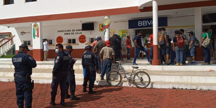 GARANTIZA AYUNTAMIENTO DE LÁZARO CÁRDENAS PAGO DE QUINCENA A POLICÍAS Y SINDICALIZADOS