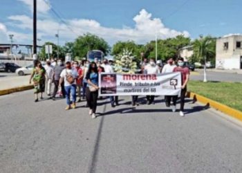 MARCHAN EN CANCÚN PARA RECORDAR LA MATANZA DE TLATELOLCO