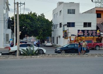 AUTOMOVILISTA PROVOCA CHOQUE, TRAS SER BALEADO EN CANCÚN
