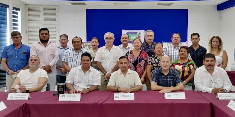 PROTECCIÓN CIVIL, UNA DE LAS ASIGNATURAS PENDIENTE EN SOLIDARIDAD. SE REÚNE EL SECTOR EMPRESARIAL CON EL SECRETARIO CÉSAR FLORES, LENIN AMARO PRESIDENTE CCERM