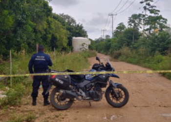 ENCUENTRAN A UNA MUJER EMBOLSADA EN UN CAMINO DE TERRACERÍA DE LA REGIÓN 107