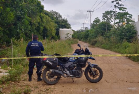 ENCUENTRAN A UNA MUJER EMBOLSADA EN UN CAMINO DE TERRACERÍA DE LA REGIÓN 107