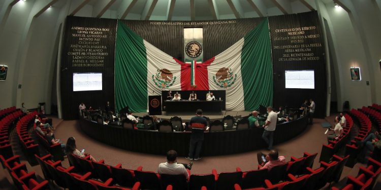 MANOSEO EN INICIATIVAS COMO LA DE RESIDENCIA PARA FUNCIONARIOS PÚBLICOS