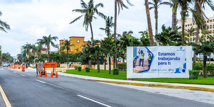 REALIZA AGUAKAN TRABAJOS DE REHABILITACIÓN EN RED DE DRENAJE EN KM 9 DE LA ZONA HOTELERA DE CANCÚN