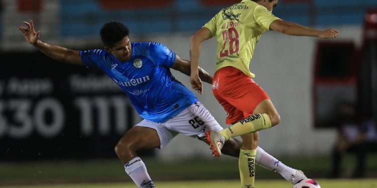 CANCÚN FC TROPIEZA ANTE ATLÉTICO MORELIA.