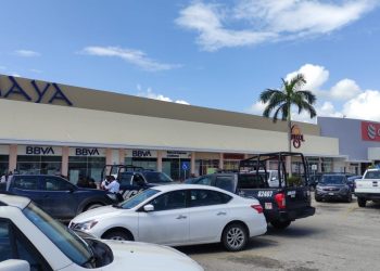 DETIENEN A DOS SUJETOS QUE ASALTARON A CONTRATISTA EN CENTRO MAYA, EN PLAYA DEL CARMEN