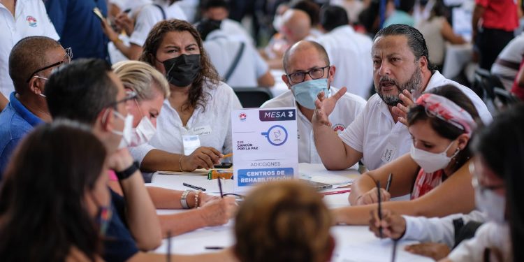 CIUDADANOS PARTICIPAN EN FORO CANCÚN POR LA PAZ