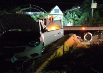 PASA FILTRO POLICIACO A EXCESO DE VELOCIDAD Y CHOCA EN PLAYA DEL CARMEN