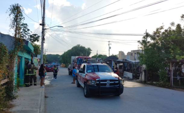 ARDEN DOS PALAPAS EN LA SUPERMANZANA 234 DE CANCÚN; HAY UN HOSPITALIZADO