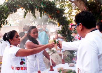 ASÍ FUE EL PRIMER ‘ENLACE IGUALITARIO’ EN LÁZARO CÁRDENAS CON CEREMONIA MAYA Y AVAL DEL REGISTRO CIVIL
