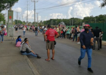 PIDEN EN CANCÚN AMPLIAR LA CAMPAÑA Y ABRIR MÁS MÓDULOS PARA INOCULARSE CONTRA EL COVID-19