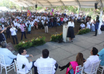 MORENA CON TODA LA CARNE AL ASADOR