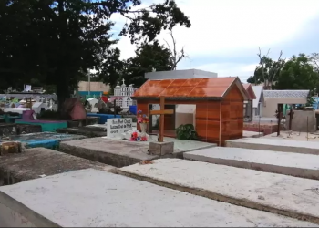 COMIENZA LA LIMPIEZA DE PANTEONES EN TULUM ANTE LA LLEGADA DEL ‘HANAL PIXÁN’