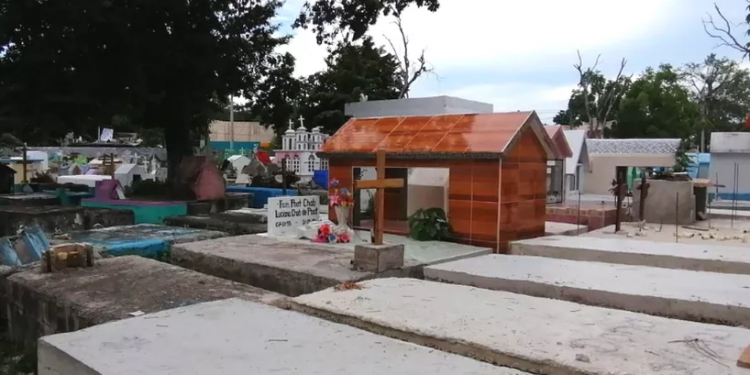 COMIENZA LA LIMPIEZA DE PANTEONES EN TULUM ANTE LA LLEGADA DEL ‘HANAL PIXÁN’