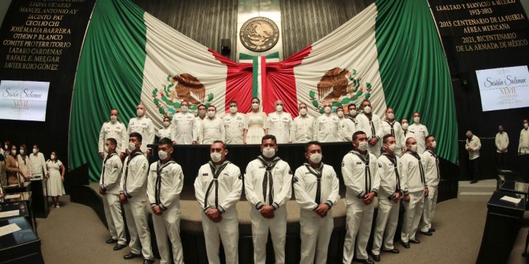 DEVELAN LETRAS DORADAS PARA CONMEMORAR BICENTENARIO DE LA ARMADA DE MÉXICO