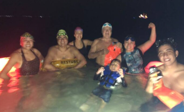 ATLETAS DE CANCÚN PARTICIPARÁN EN “NADO NOCTURNO” PARA CONCIENTIZAR SOBRE EL CÁNCER DE MAMA