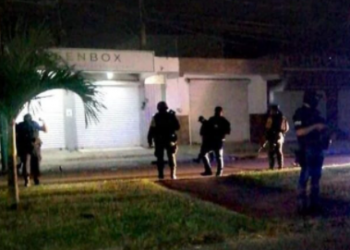 DISPARAN CONTRA DOS COMERCIOS EN LA CALZADA VERACRUZ DE CHETUMAL