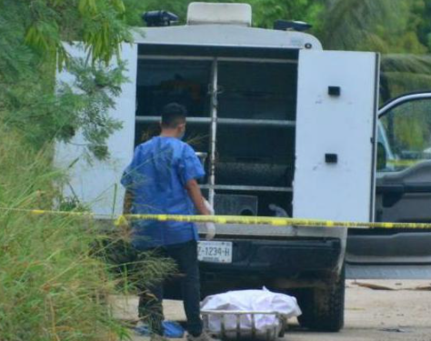 ENCUENTRAN CUERPO DE UN HOMBRE TIRADO EN CAMINO DE TERRACERÍA DE COLONIA PERIFÉRICA DE CANCÚN