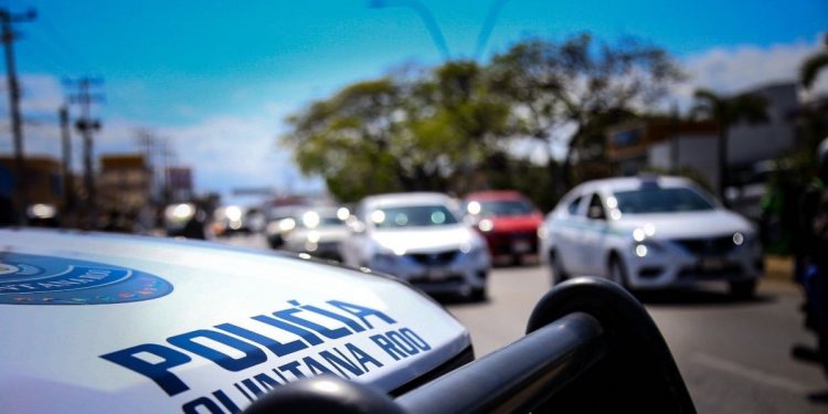 LEVANTAN A EX ELEMENTO DE TRÁNSITO EN CANCÚN