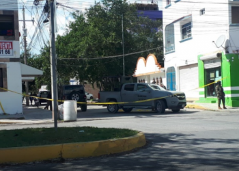 CIERRAN CALLES DURANTE CATEO EN LA COLONIA COLOSIO DE PLAYA DEL CARMEN
