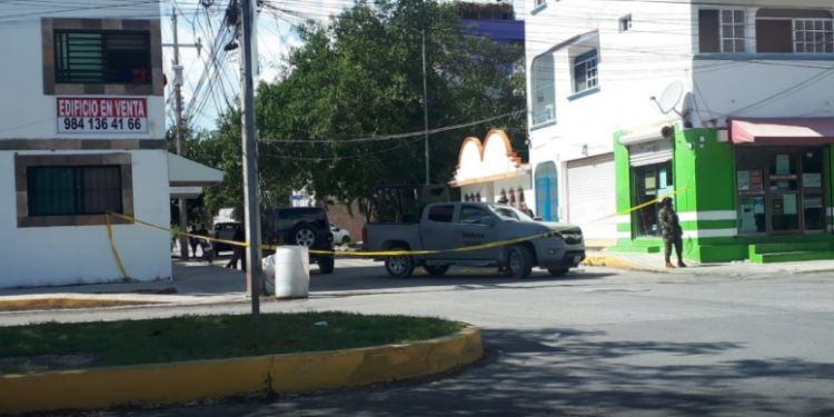 CIERRAN CALLES DURANTE CATEO EN LA COLONIA COLOSIO DE PLAYA DEL CARMEN